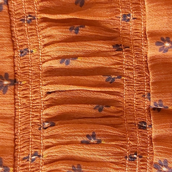 Cute top - Picture 2 of 3